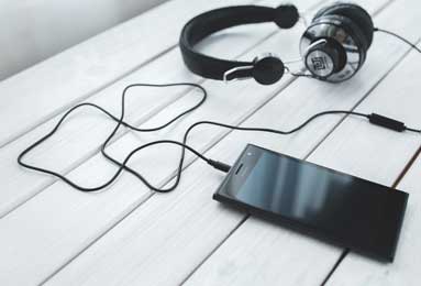 九游官网入口-【直播】网友爆料S15主题曲演唱者可能是邓紫棋，疑似在演唱会放出来三句